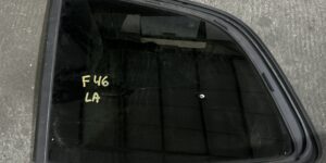 Zijruit vast achter links F46