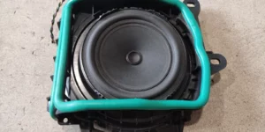 Centrale bas links STEREO. 3' G20 Sedan