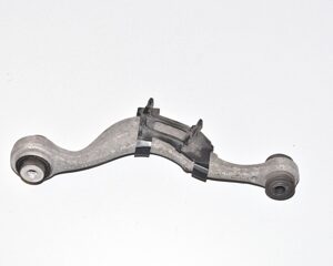 Dwarsdraagarm met rubber steun links G31-G32