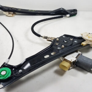 raambedieningsmechanisme linksvooraan met motor E90-E91