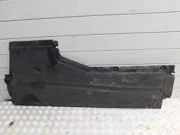 Bodembeplating zijkant links