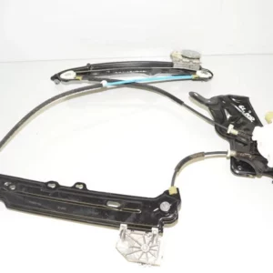Raamkruk met motor achter links. 4' F36 Gran Coupé