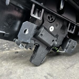 Slot achterklep onder links. X5 G05  