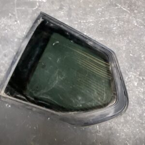 vaste ruit in de carrosserie achter links f25