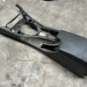 BMW E90 E91 MIDDENCONSOLE MET ARMSTEUN