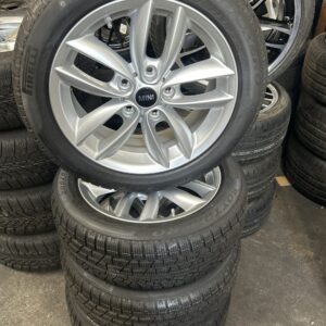 originele nieuwe velgen met nieuwe runflat winterbanden. mini R60-R61