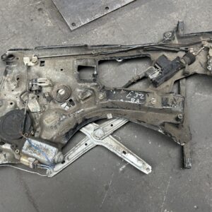 raammechanisme met motor achter rechts 7. E32