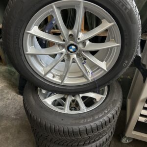nieuwe originele BMW Velgen met nieuwe Winterbanden 5 Serie G30 G31 17 Inch Styling 618 V-Speiche