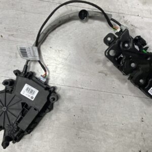 Slot achterklep + Soft-Close-Automatik. 2' U06 Active Tourer