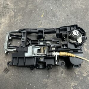 Steun met slot volgens code links. 6' F06 Gran Coupé  