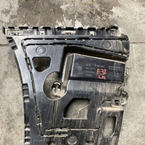 BMW F32 F33-F36 BUMPERHOUDER LINKS ACHTER
