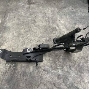 Scharnier motorkap rechts inclusief activator voor airbag.  F45-F46