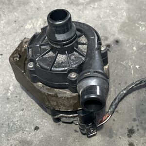 Extra waterpomp. 3' F30 LCI, 330e,