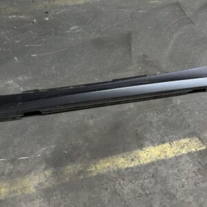 Dorpel lijst links. 1' E87 LCI   