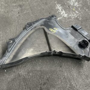 Afdekking spatbord, onder links. 3' G20. 3' G21