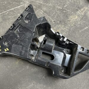 Geleiding bumper zijdelings rechts. X2 F39
