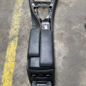 BMW E90 E91 MIDDENCONSOLE MET ARMSTEUN