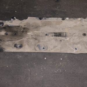 Bodembeplating zijkant links. 1' F40. X1 F48