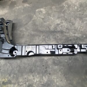 Bevestiging bumper midden linksachter F25