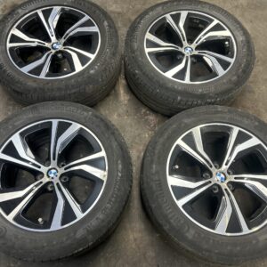 Schijfwiel lichtmetaal jet black uni-lak 7JX18 ET:22 style 689 G01 G02
