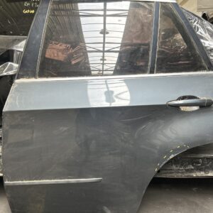 portier links achter E70